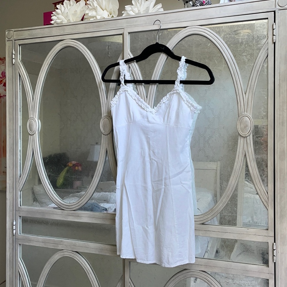 White subdued dress size 6